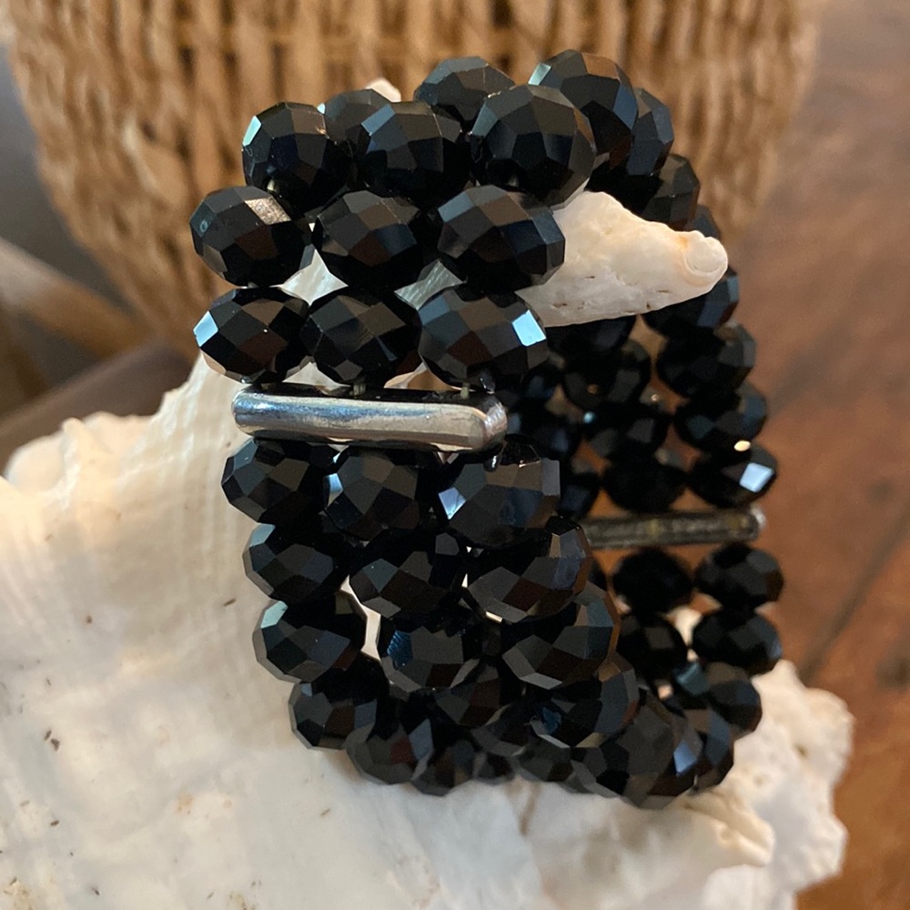 Black faceted stone stretch bracelet